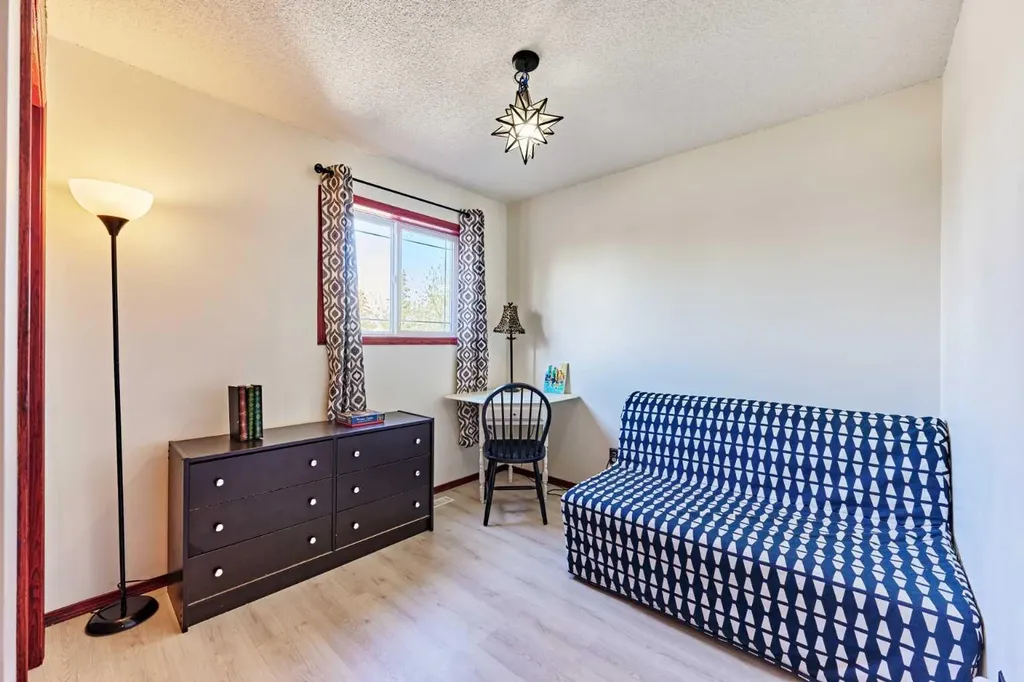 132 Somercrest Close SW Calgary AB T2Y3H8