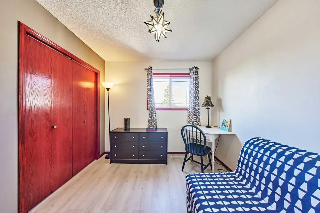 132 Somercrest Close SW Calgary AB T2Y3H8