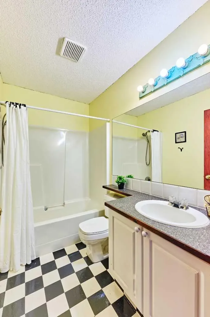 132 Somercrest Close SW Calgary AB T2Y3H8