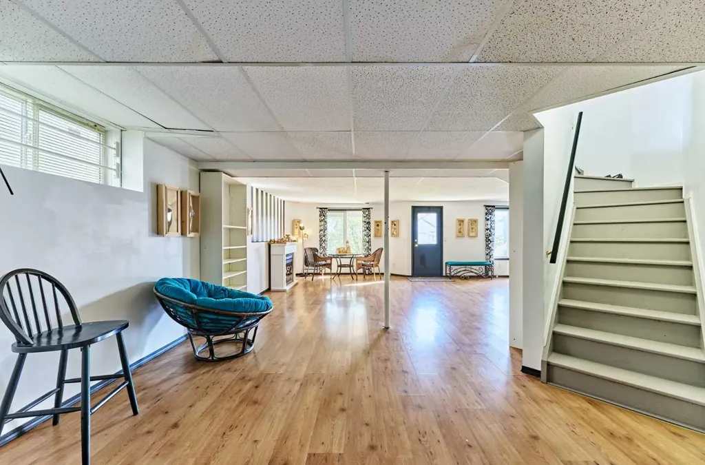 132 Somercrest Close SW Calgary AB T2Y3H8