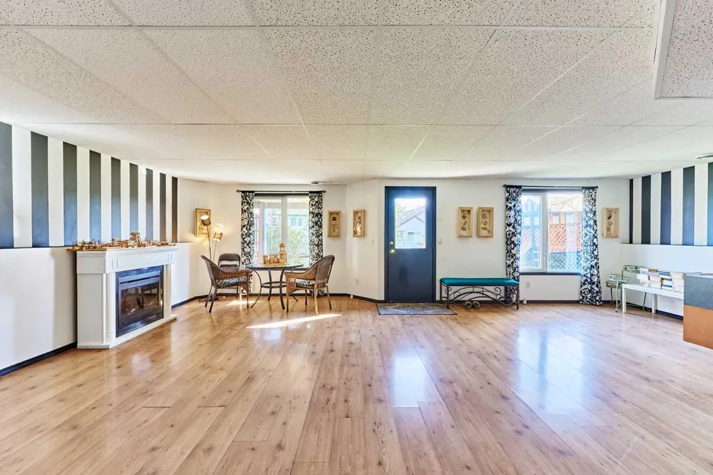 132 Somercrest Close SW Calgary AB T2Y3H8
