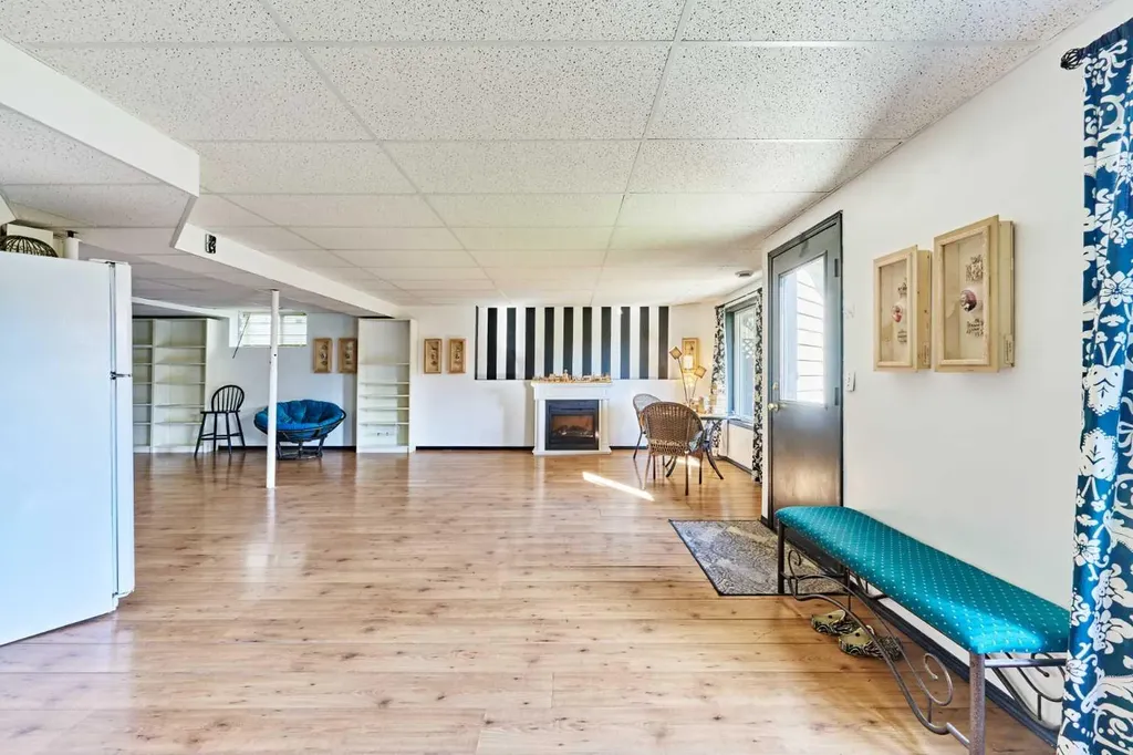 132 Somercrest Close SW Calgary AB T2Y3H8