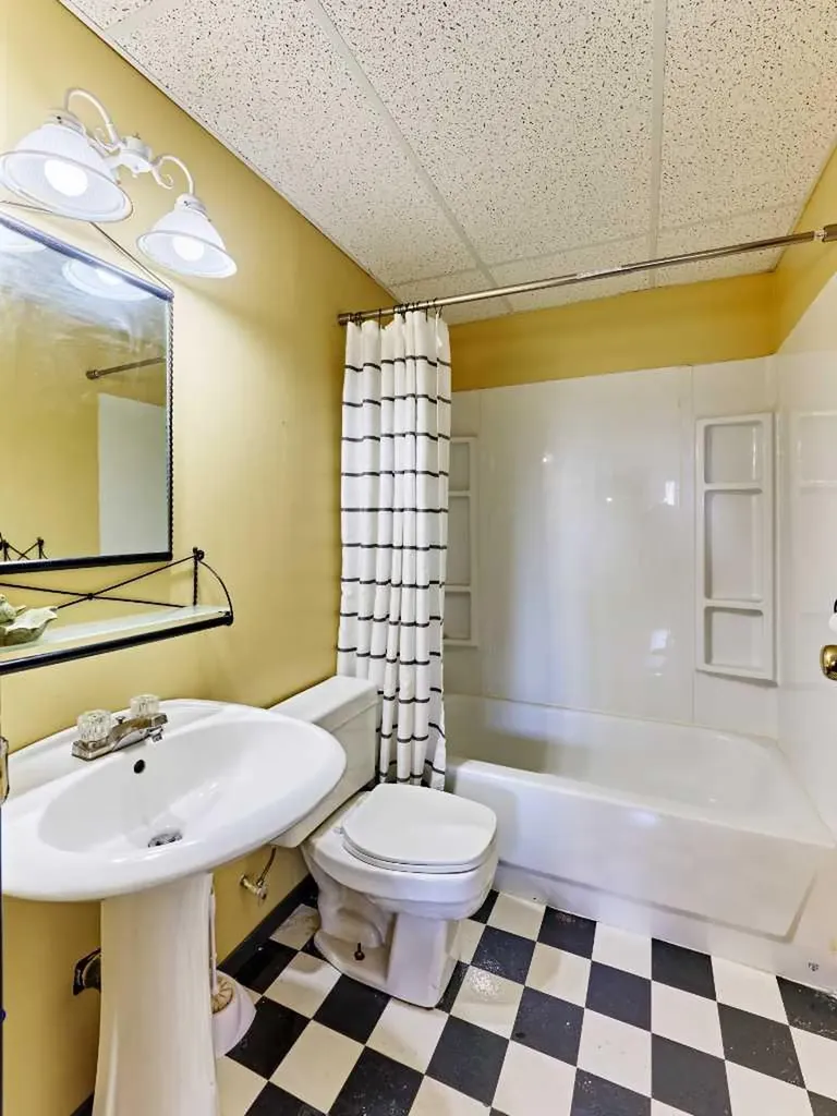 132 Somercrest Close SW Calgary AB T2Y3H8
