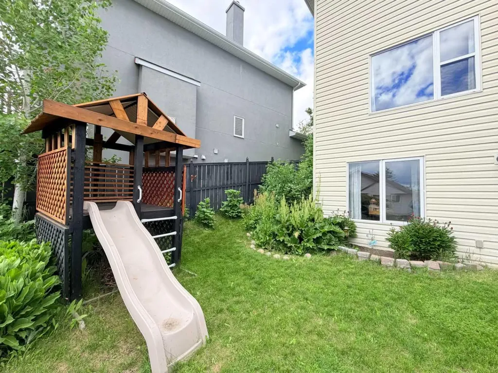 132 Somercrest Close SW Calgary AB T2Y3H8