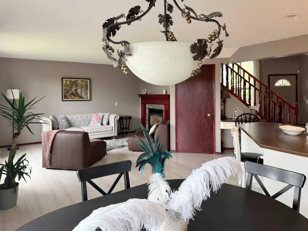132 Somercrest Close SW Calgary AB T2Y3H8