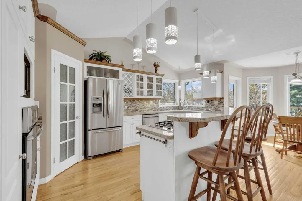 10 Fern Close Sylvan Lake AB T4S 1Y5