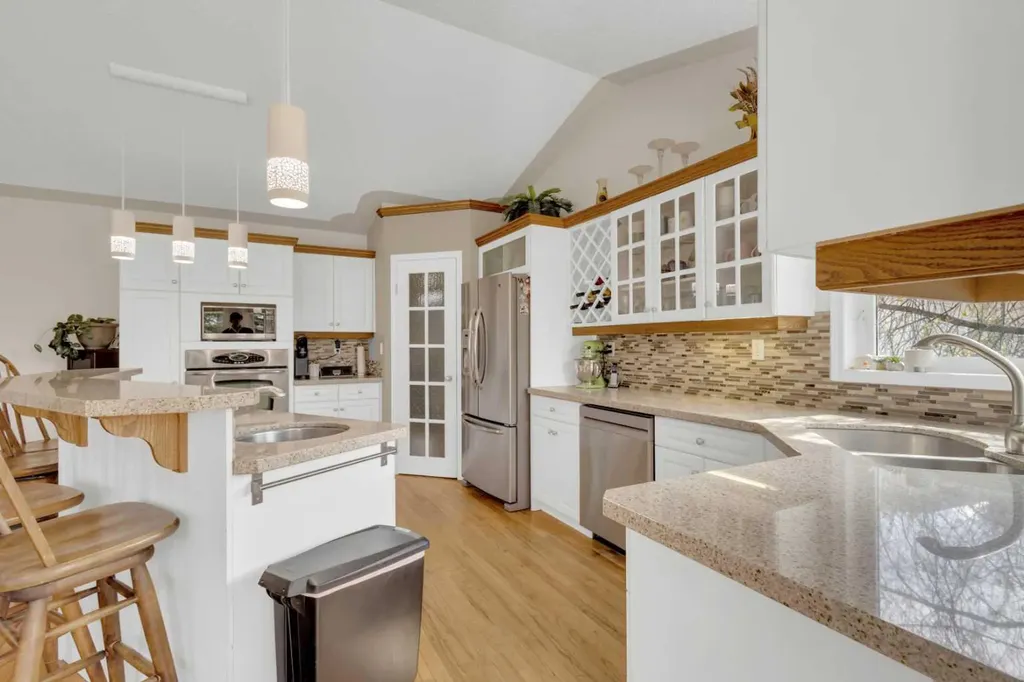 10 Fern Close Sylvan Lake AB T4S 1Y5
