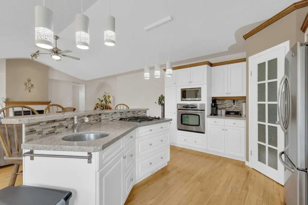 10 Fern Close Sylvan Lake AB T4S 1Y5