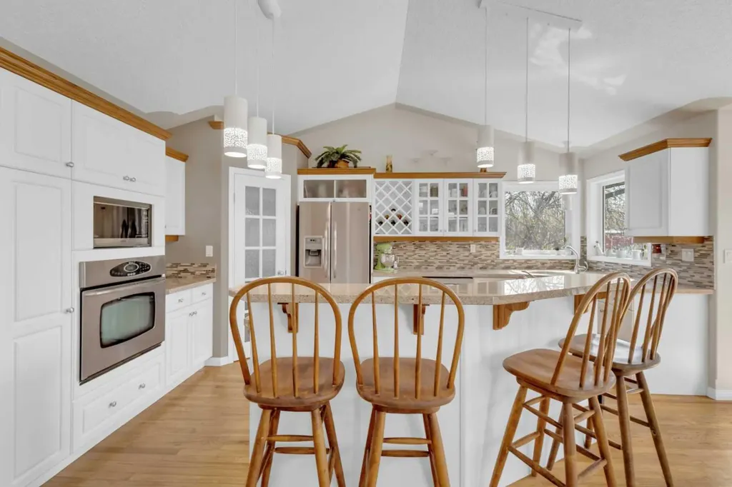 10 Fern Close Sylvan Lake AB T4S 1Y5