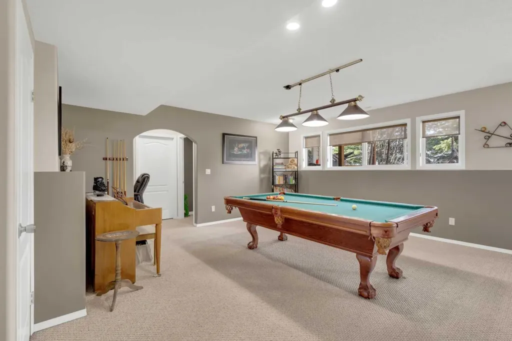 10 Fern Close Sylvan Lake AB T4S 1Y5