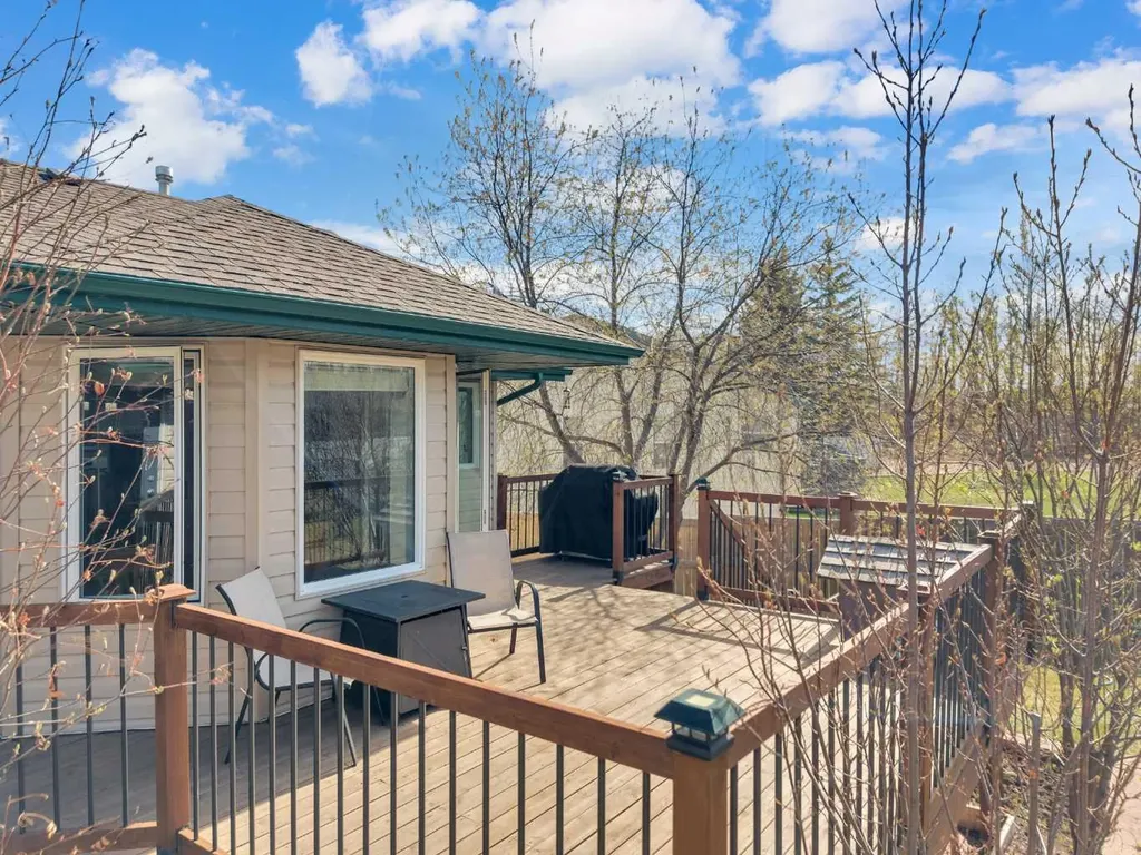 10 Fern Close Sylvan Lake AB T4S 1Y5