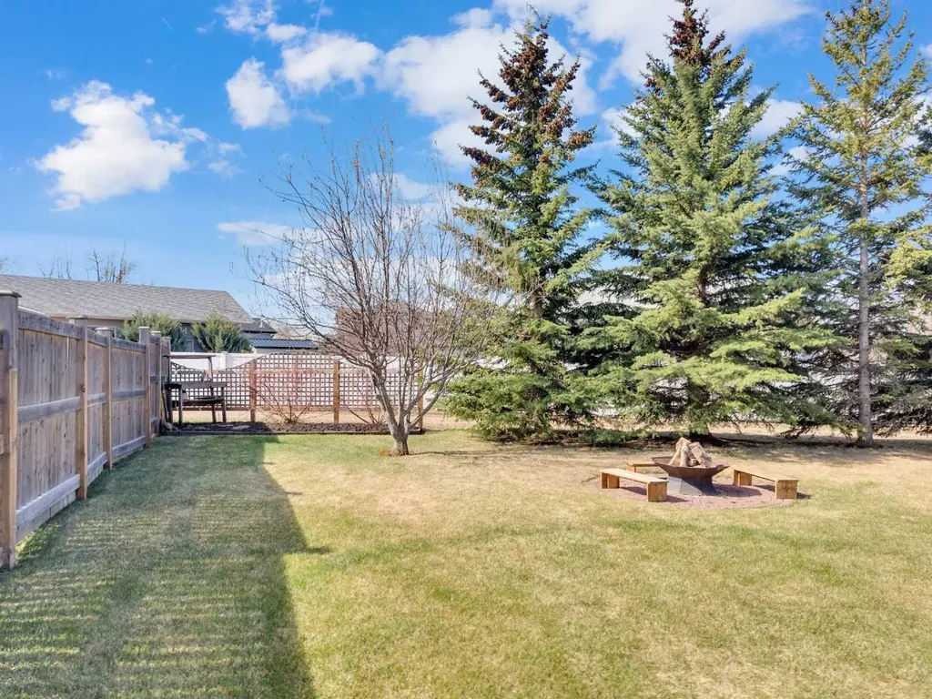 10 Fern Close Sylvan Lake AB T4S 1Y5