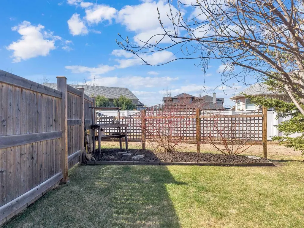 10 Fern Close Sylvan Lake AB T4S 1Y5