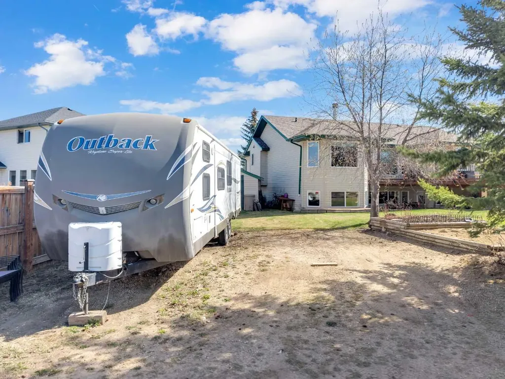 10 Fern Close Sylvan Lake AB T4S 1Y5