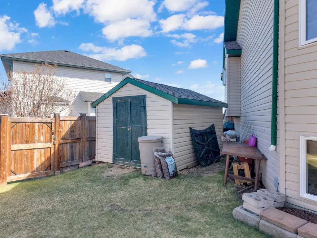 10 Fern Close Sylvan Lake AB T4S 1Y5