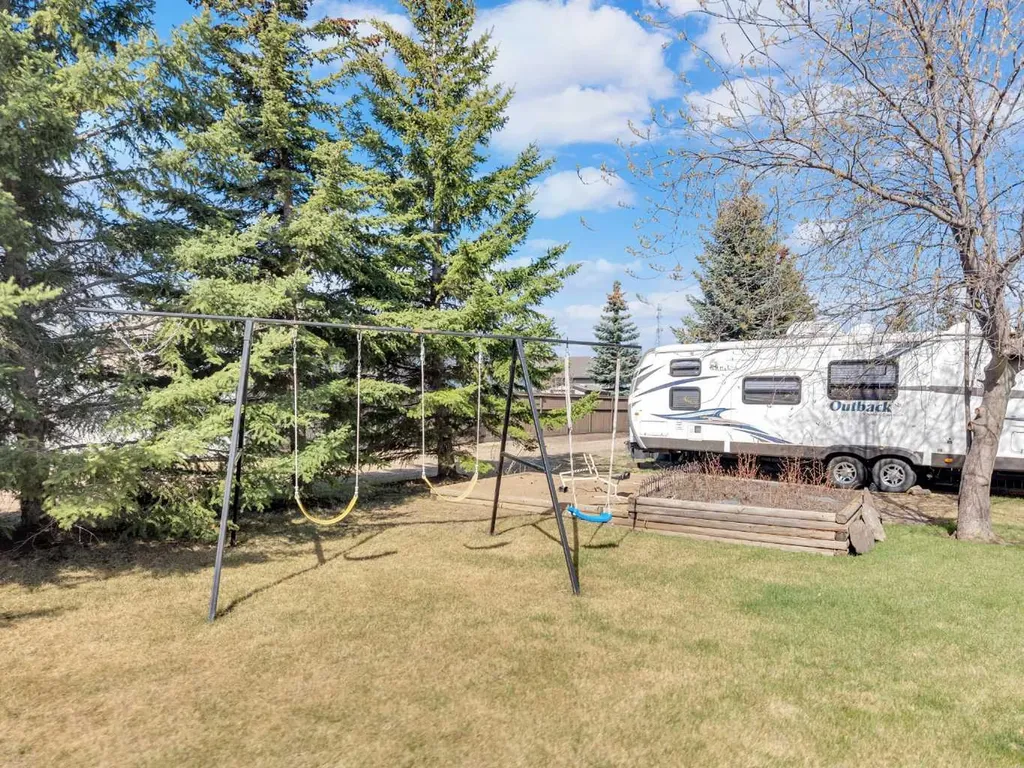 10 Fern Close Sylvan Lake AB T4S 1Y5