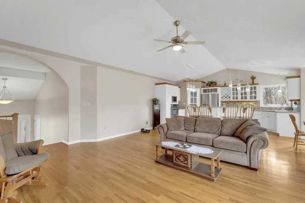 10 Fern Close Sylvan Lake AB T4S 1Y5