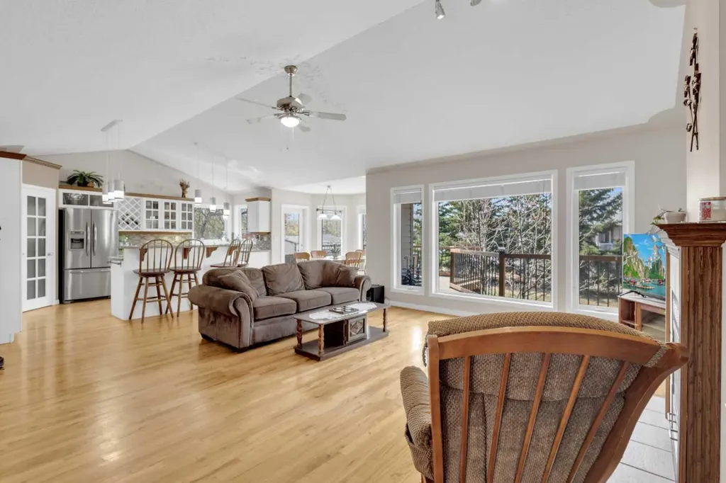 10 Fern Close Sylvan Lake AB T4S 1Y5