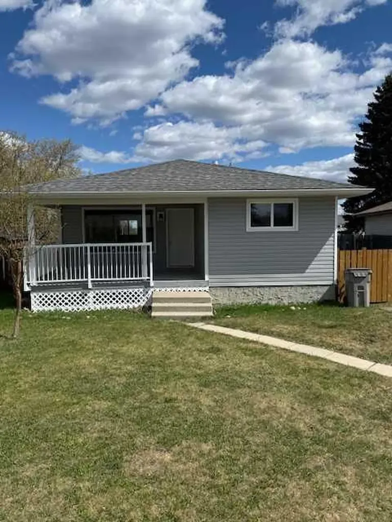 11 Chaisson Crossing Whitecourt AB T7S 1B6