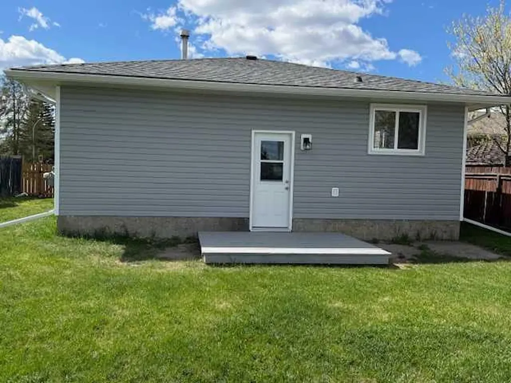 11 Chaisson Crossing Whitecourt AB T7S 1B6