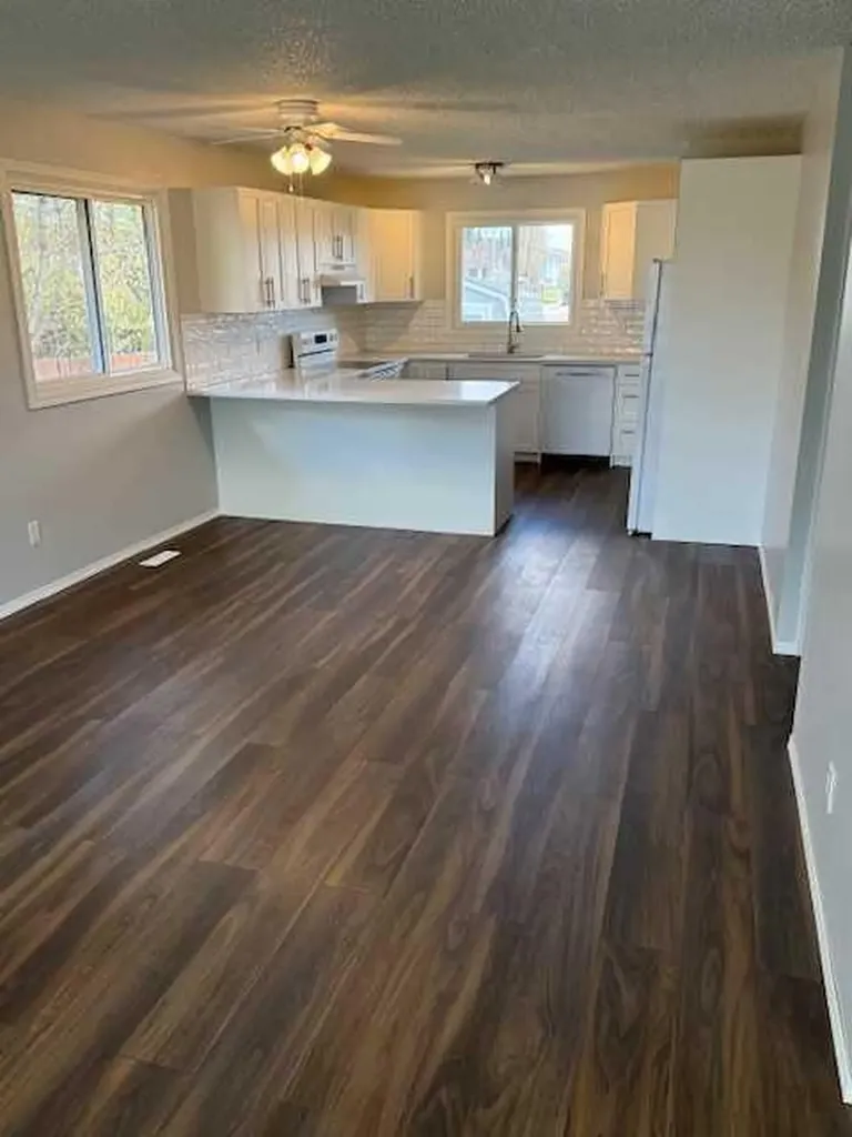 11 Chaisson Crossing Whitecourt AB T7S 1B6