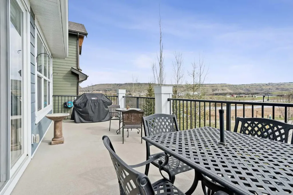 14 Riviera View Cochrane AB T4C 0Y7