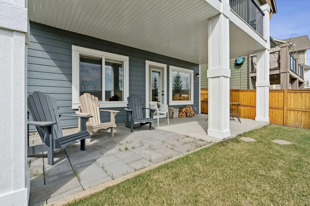 14 Riviera View Cochrane AB T4C 0Y7