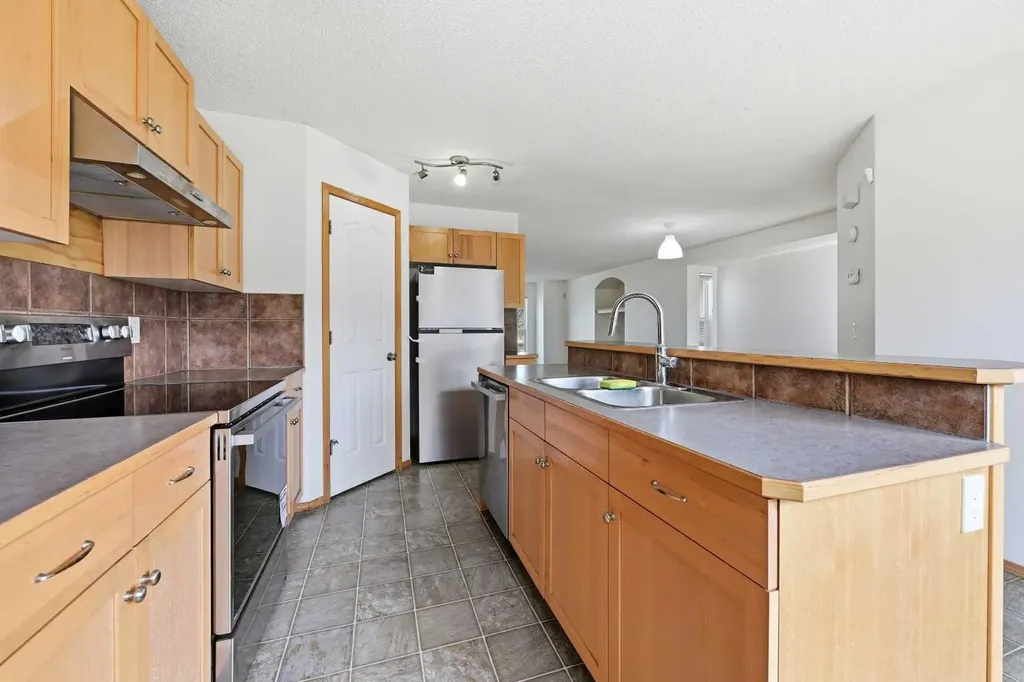 169 Cranberry Square SE Calgary AB T3M 1J6