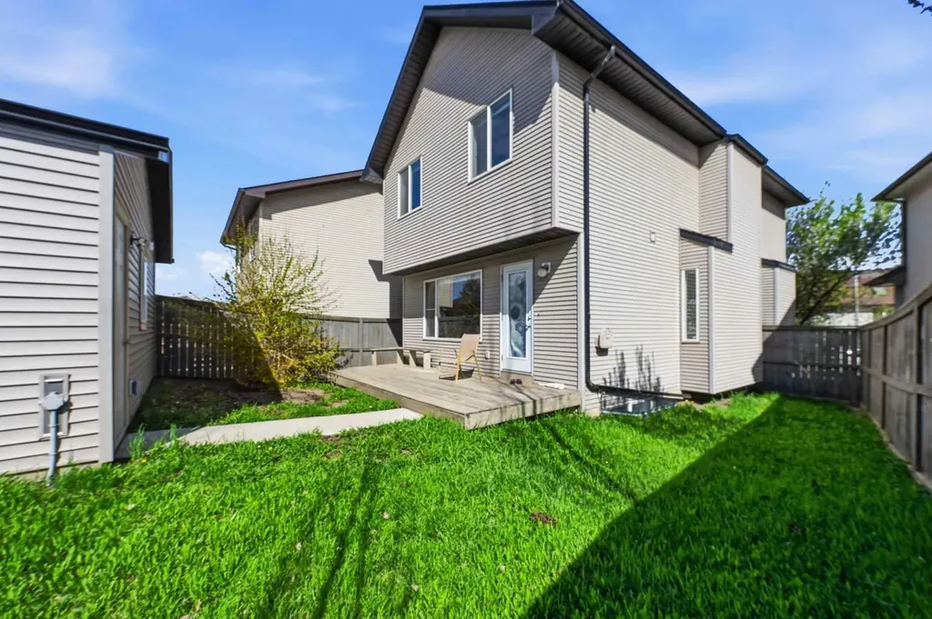 169 Cranberry Square SE Calgary AB T3M 1J6