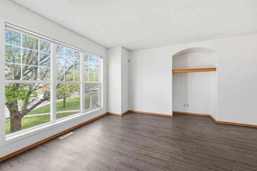 169 Cranberry Square SE Calgary AB T3M 1J6