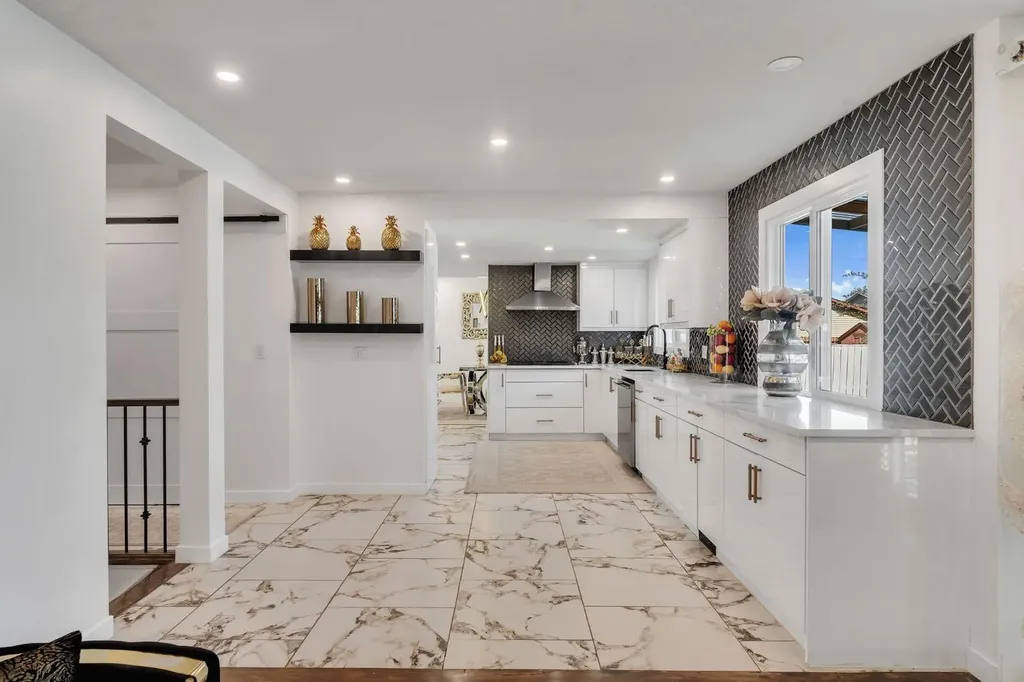 316 Templeton Circle NE Calgary AB T1Y 3Z2
