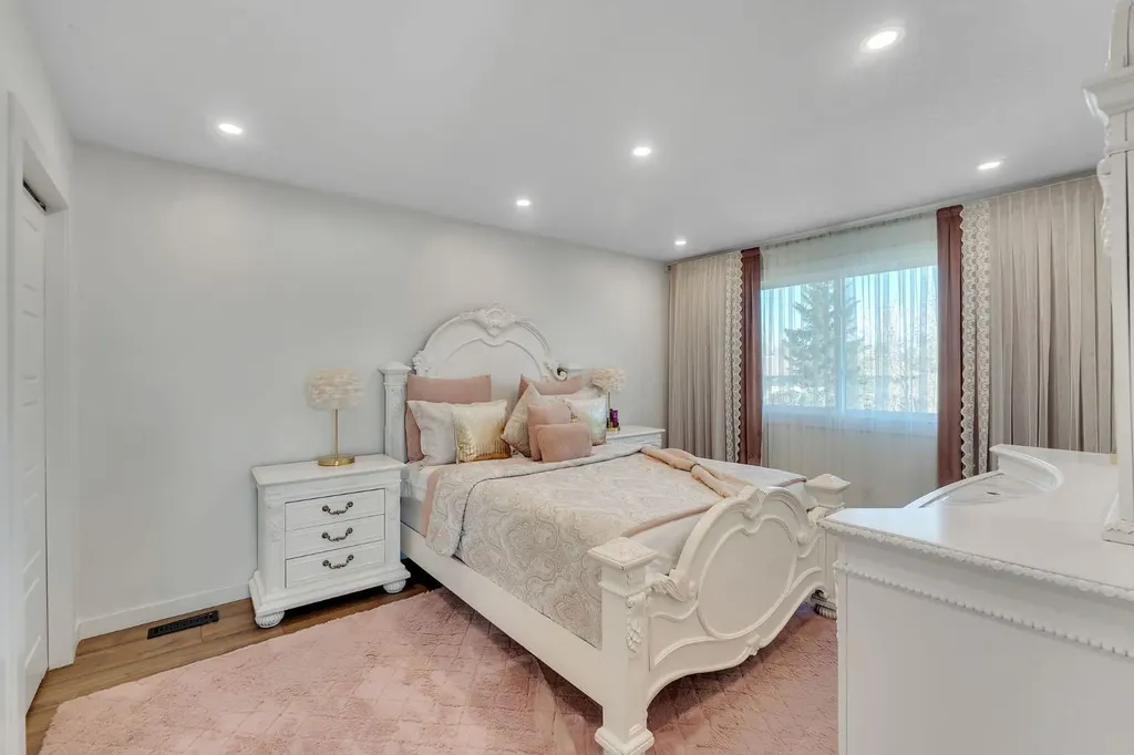 316 Templeton Circle NE Calgary AB T1Y 3Z2