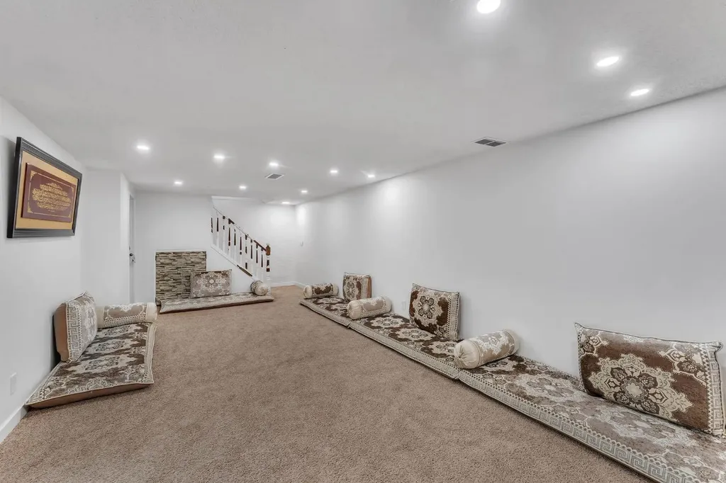 316 Templeton Circle NE Calgary AB T1Y 3Z2