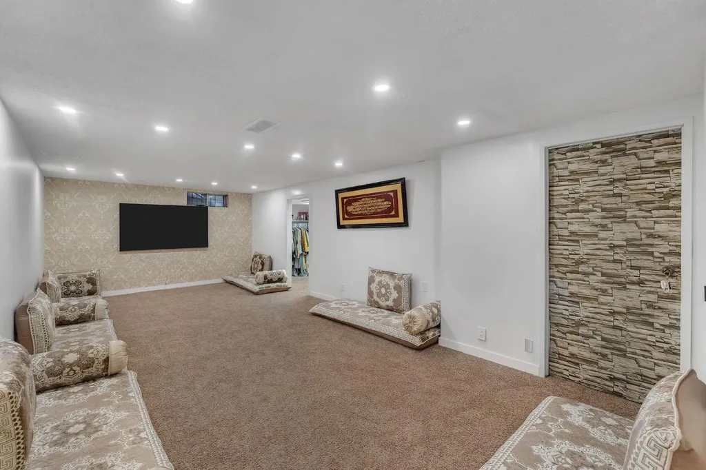 316 Templeton Circle NE Calgary AB T1Y 3Z2