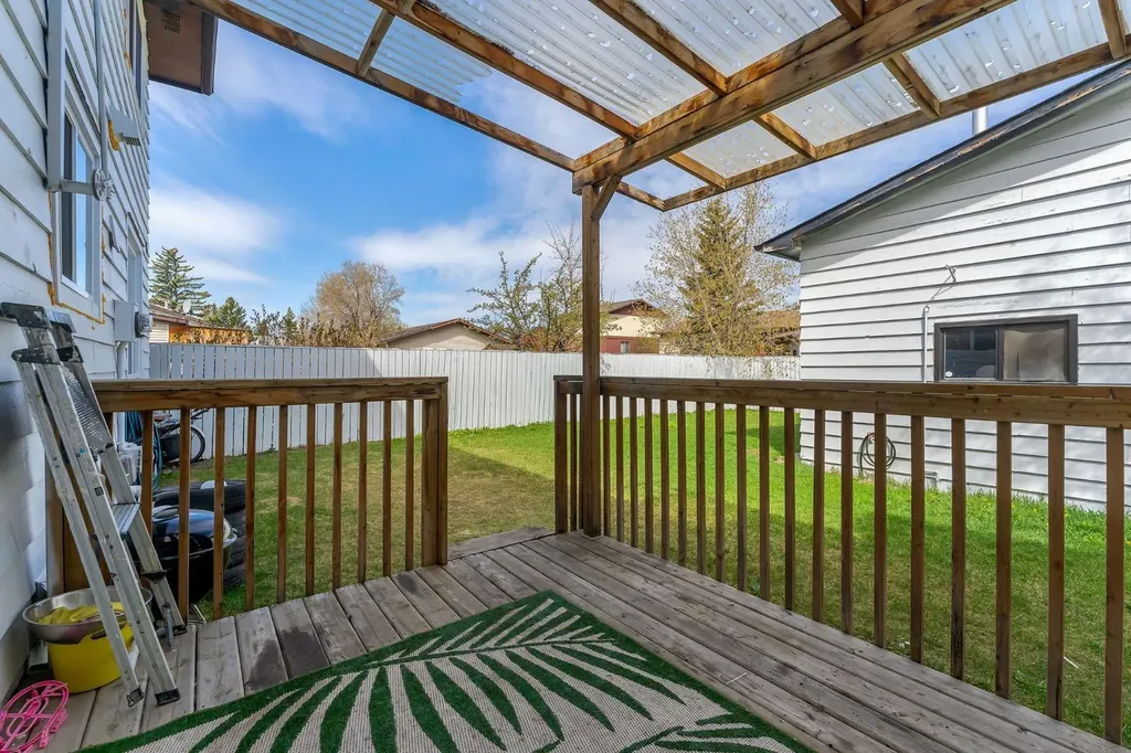 316 Templeton Circle NE Calgary AB T1Y 3Z2