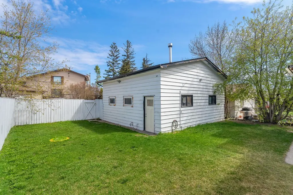 316 Templeton Circle NE Calgary AB T1Y 3Z2