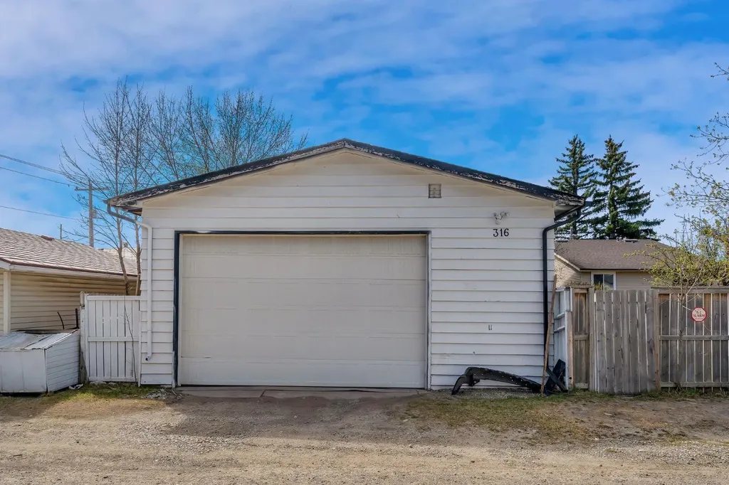 316 Templeton Circle NE Calgary AB T1Y 3Z2