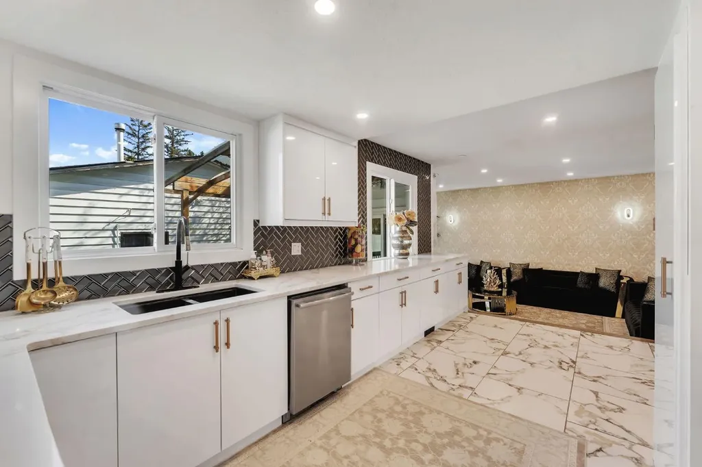 316 Templeton Circle NE Calgary AB T1Y 3Z2