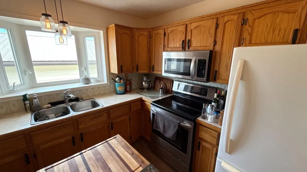 9707 103 Street Nampa AB T0H 2R0