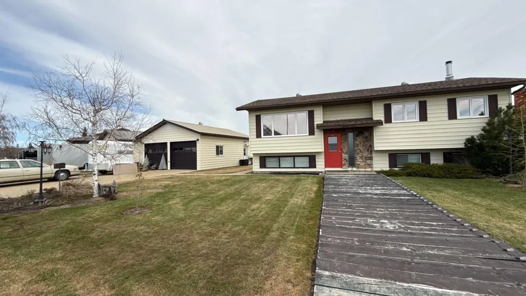 9707 103 Street Nampa AB T0H 2R0