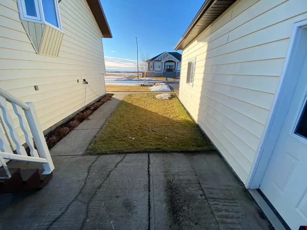 9707 103 Street Nampa AB T0H 2R0