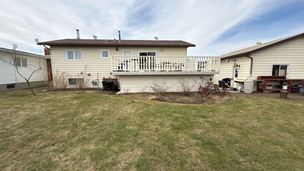 9707 103 Street Nampa AB T0H 2R0