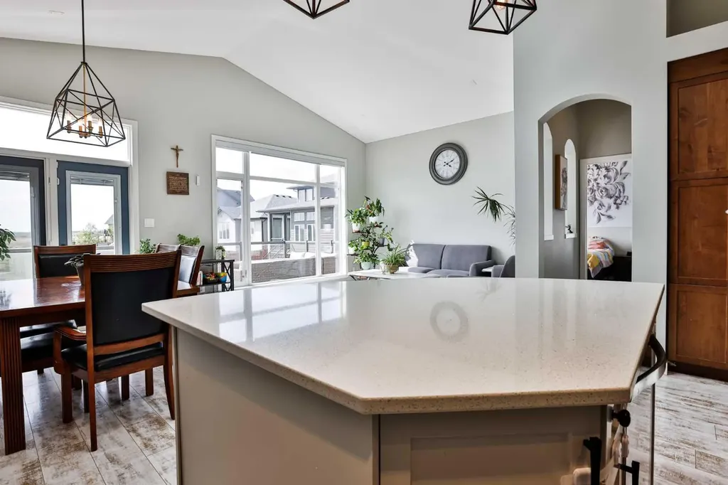 914 Maydell Palmer Vista N Lethbridge AB T1H 7B7