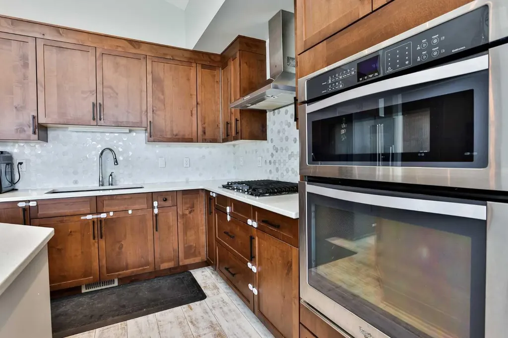 914 Maydell Palmer Vista N Lethbridge AB T1H 7B7