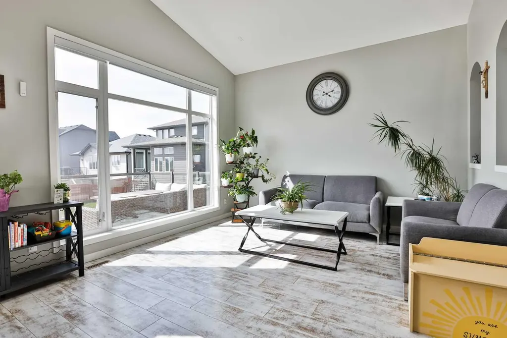 914 Maydell Palmer Vista N Lethbridge AB T1H 7B7