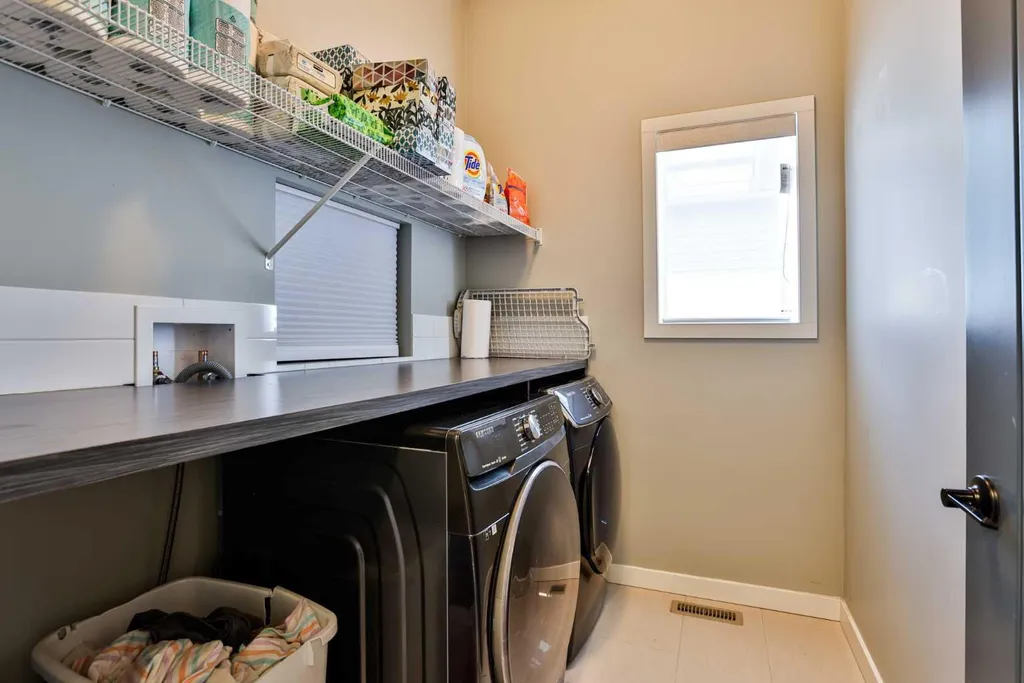 914 Maydell Palmer Vista N Lethbridge AB T1H 7B7