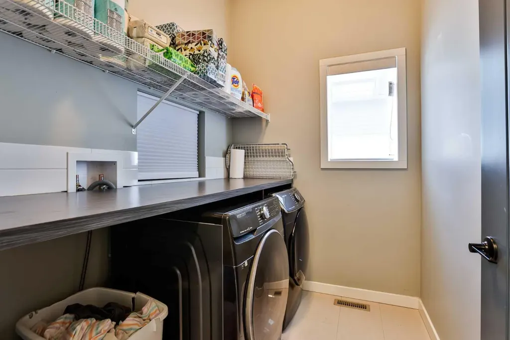 914 Maydell Palmer Vista N Lethbridge AB T1H 7B7