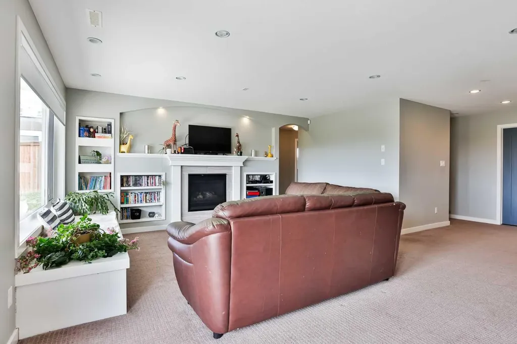 914 Maydell Palmer Vista N Lethbridge AB T1H 7B7