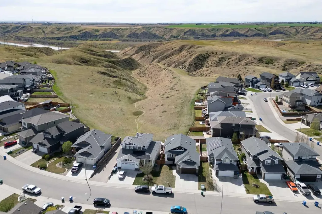 914 Maydell Palmer Vista N Lethbridge AB T1H 7B7