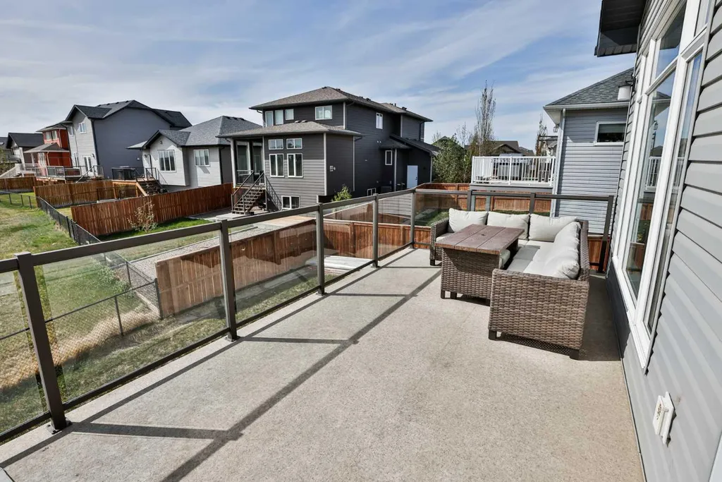 914 Maydell Palmer Vista N Lethbridge AB T1H 7B7